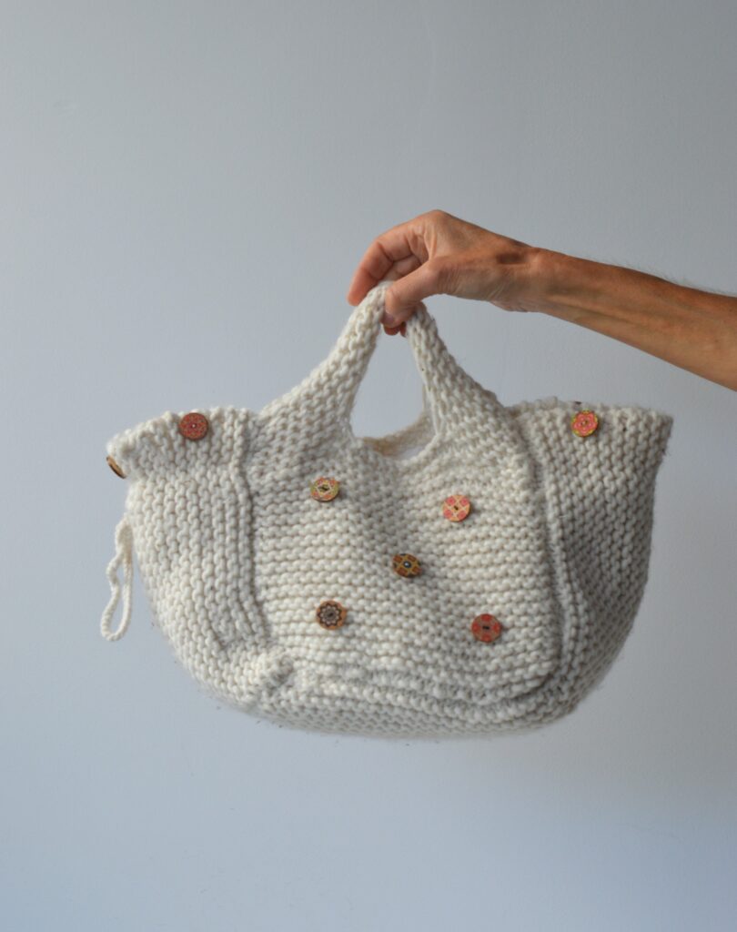 Bolso de Lana con Botones