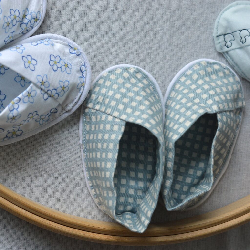 Zapatos Cuadros Azules y Blancos