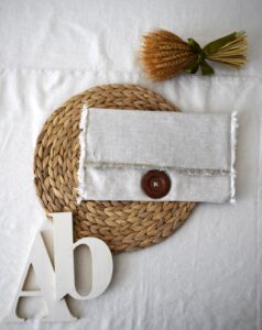 Clutch con Botón Grande